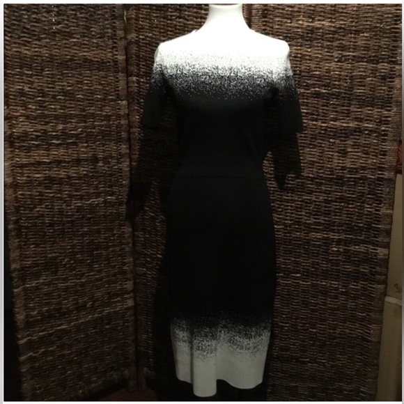 OSCAR DE LA RENTA - Picture 1 of 15